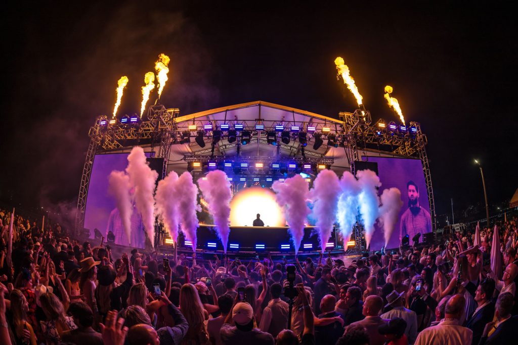 Carousel Club Calvin Harris on stage